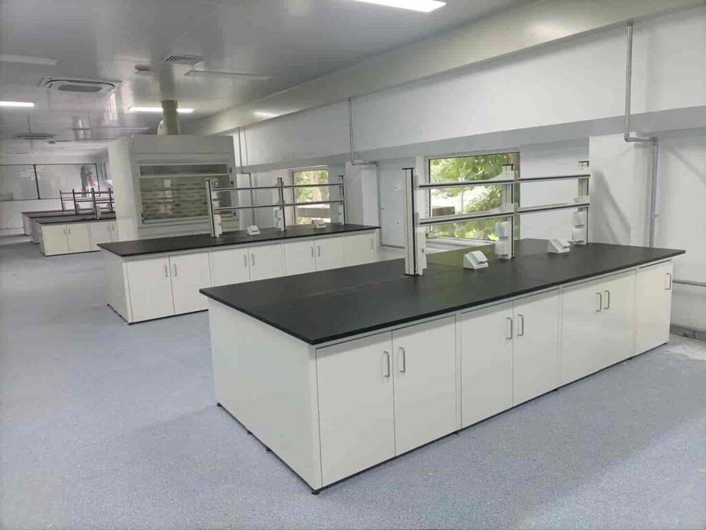 Lab workbenches 14 1