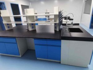 Lab workbenches 15