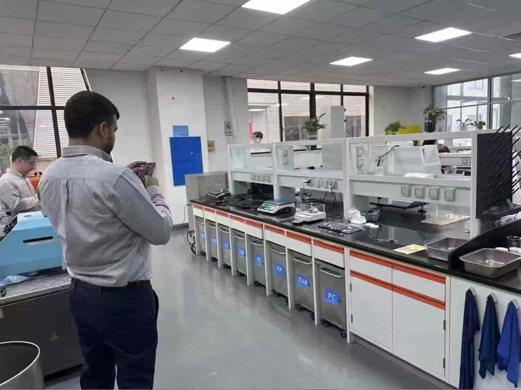 Lab workbenches 3 1