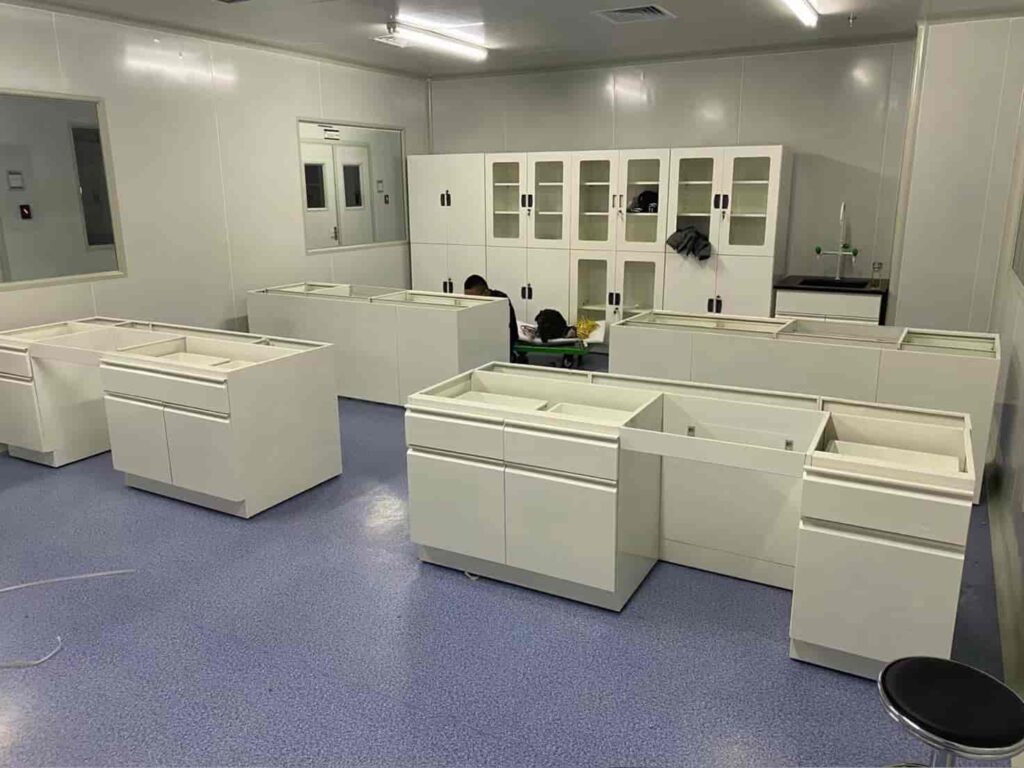 Lab workbenches 9