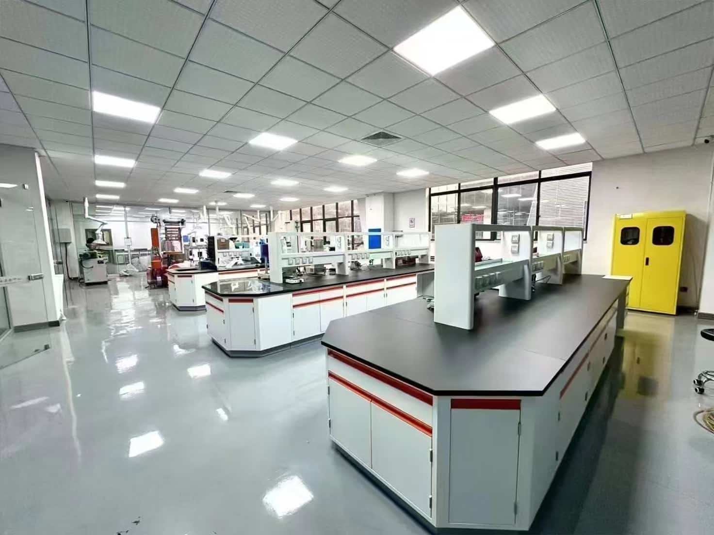 Laboratory workstation