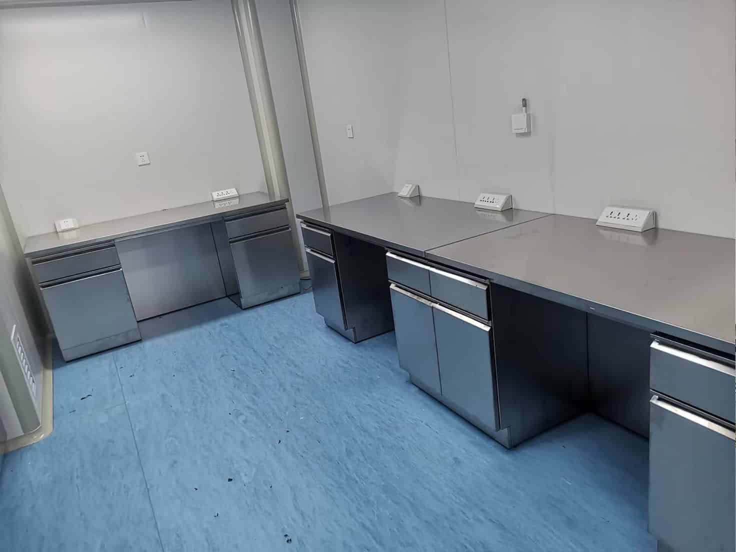 Stainless steel lab bench