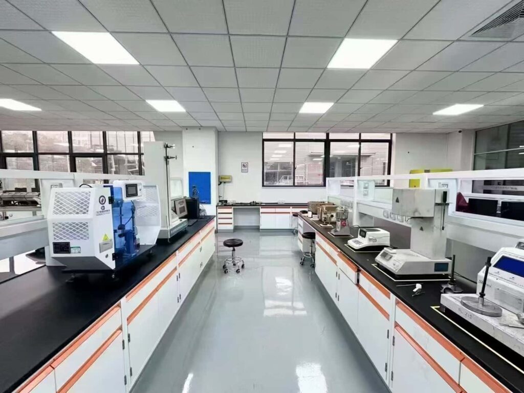 What size is a lab workbench