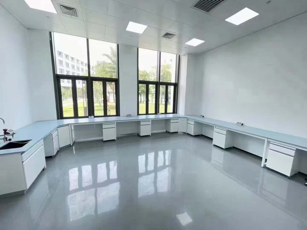 What size is a lab workbench 6