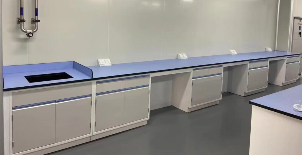 Difference between lab bench and desk