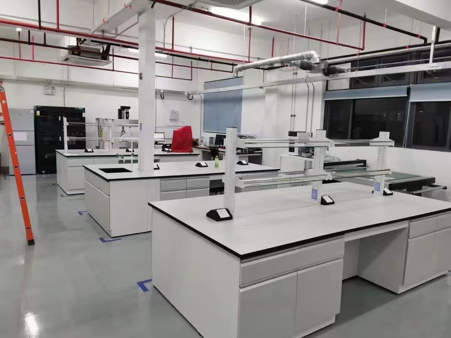 Examples of High Quality Laboratory Services | Customization & Design