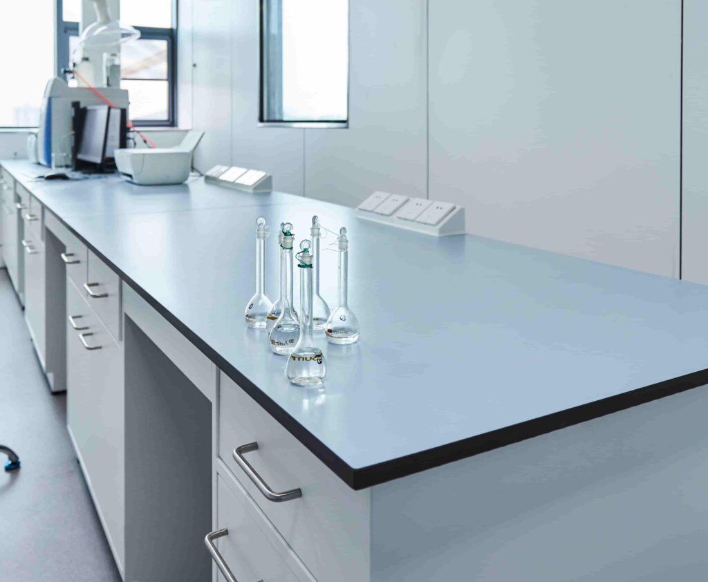 Laboratory Workbench Countertops: The “Bulletproof Armor” of Laboratories