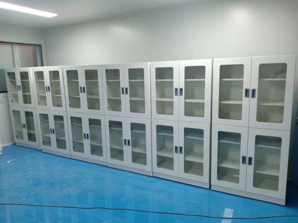 Laboratory cabinets: Ergonomic integration of safety and order