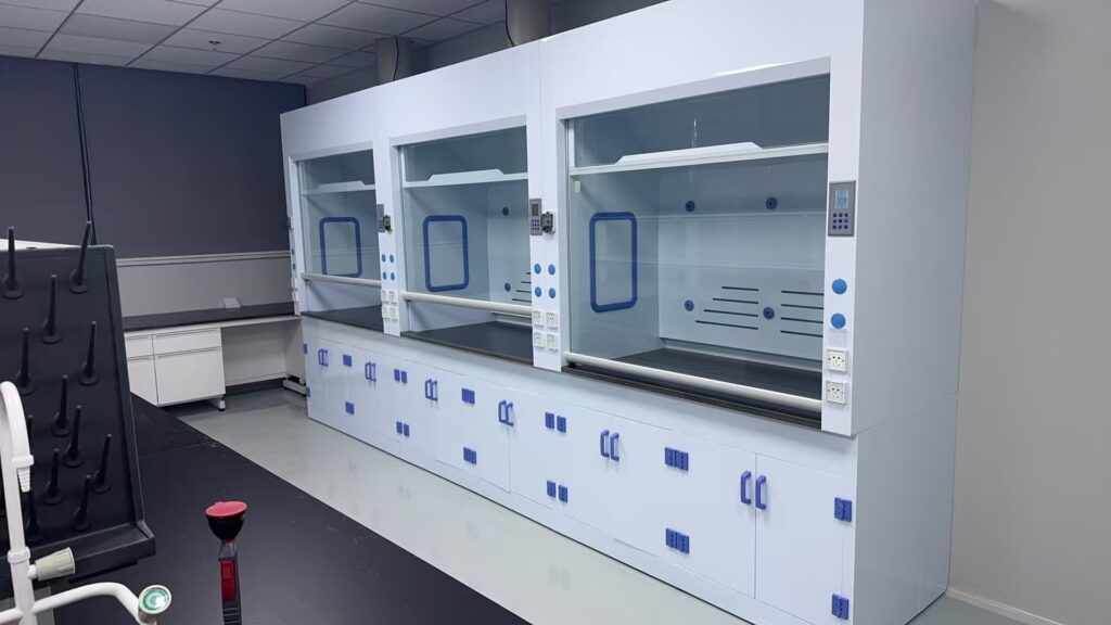 How to Choose a Laboratory Fume Hood? 7 Key Considerations