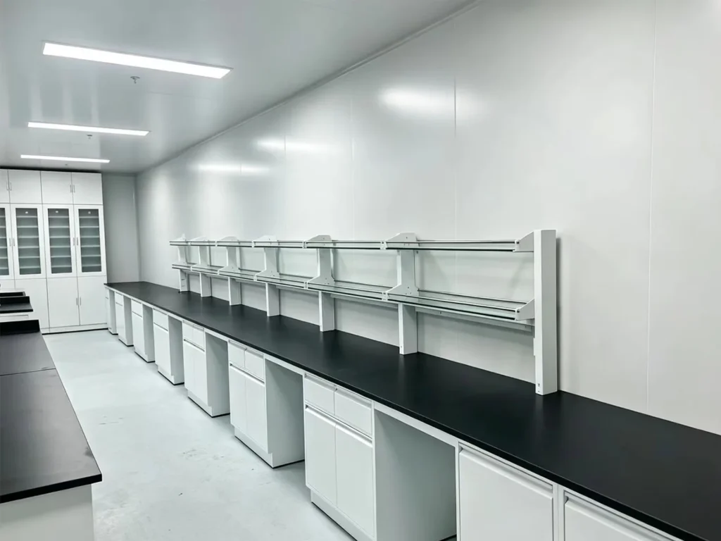 Lab Worknenches & Tables